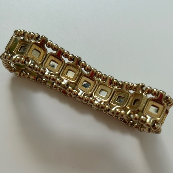 Elegant Gold and Green Bracelet - Picture 7 of 7